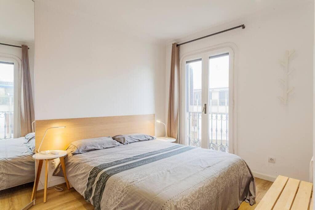 Big Apartment For 14 In The Heart Of Eixample 巴塞罗那 外观 照片